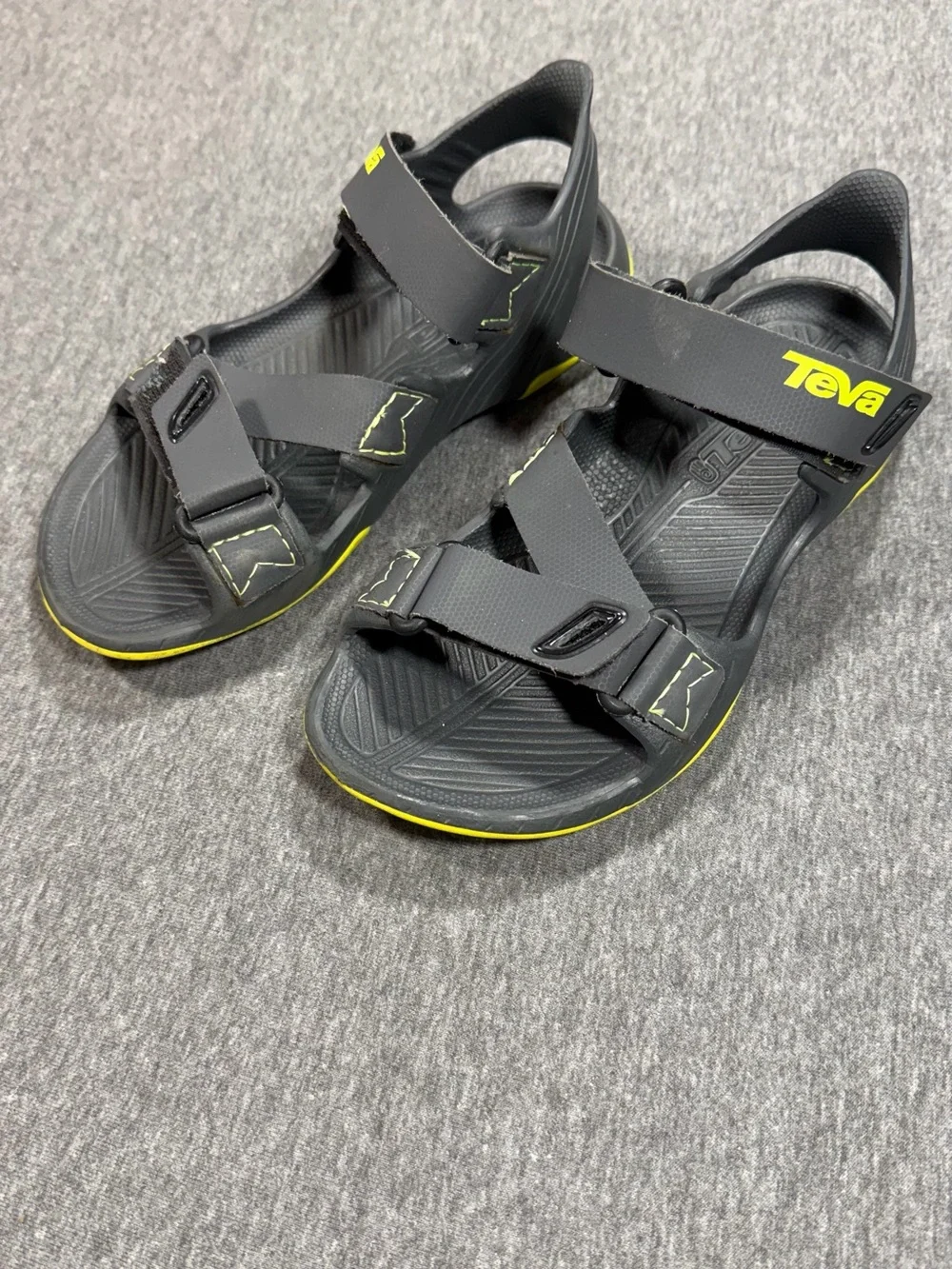 Teva Barracuda Sandals Kids/Youth Size 1 Waterproof Hiking Strappy Sandals